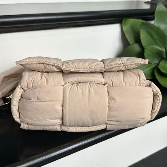 New puffer crossbody shoulder handbag purse neutral designer-look tan gold-tone - Picture 8 of 14